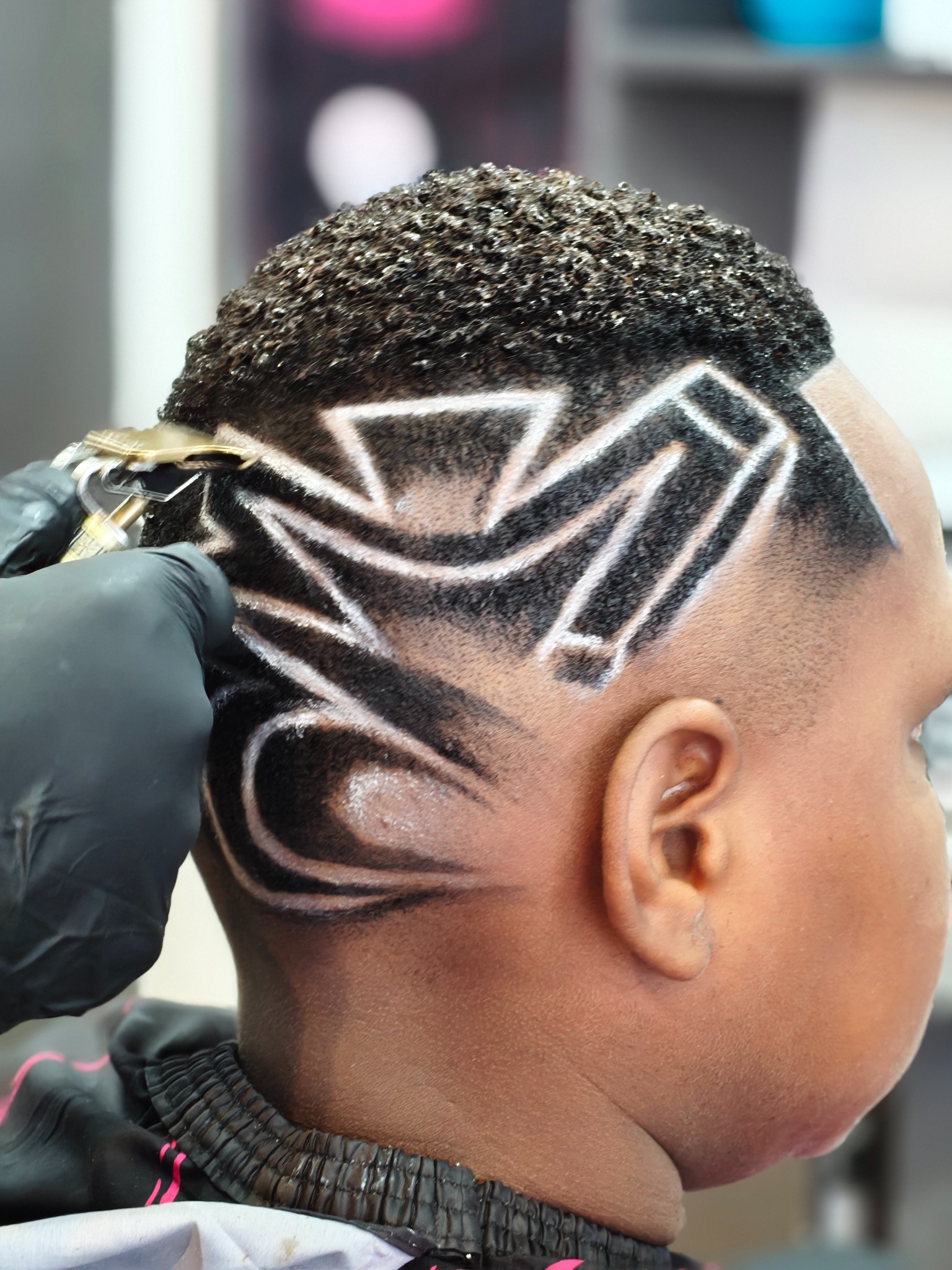 Creative haircut design at Maimo Mancave